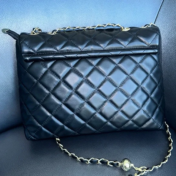 Quilted Black Purse - Picture 4 of 8